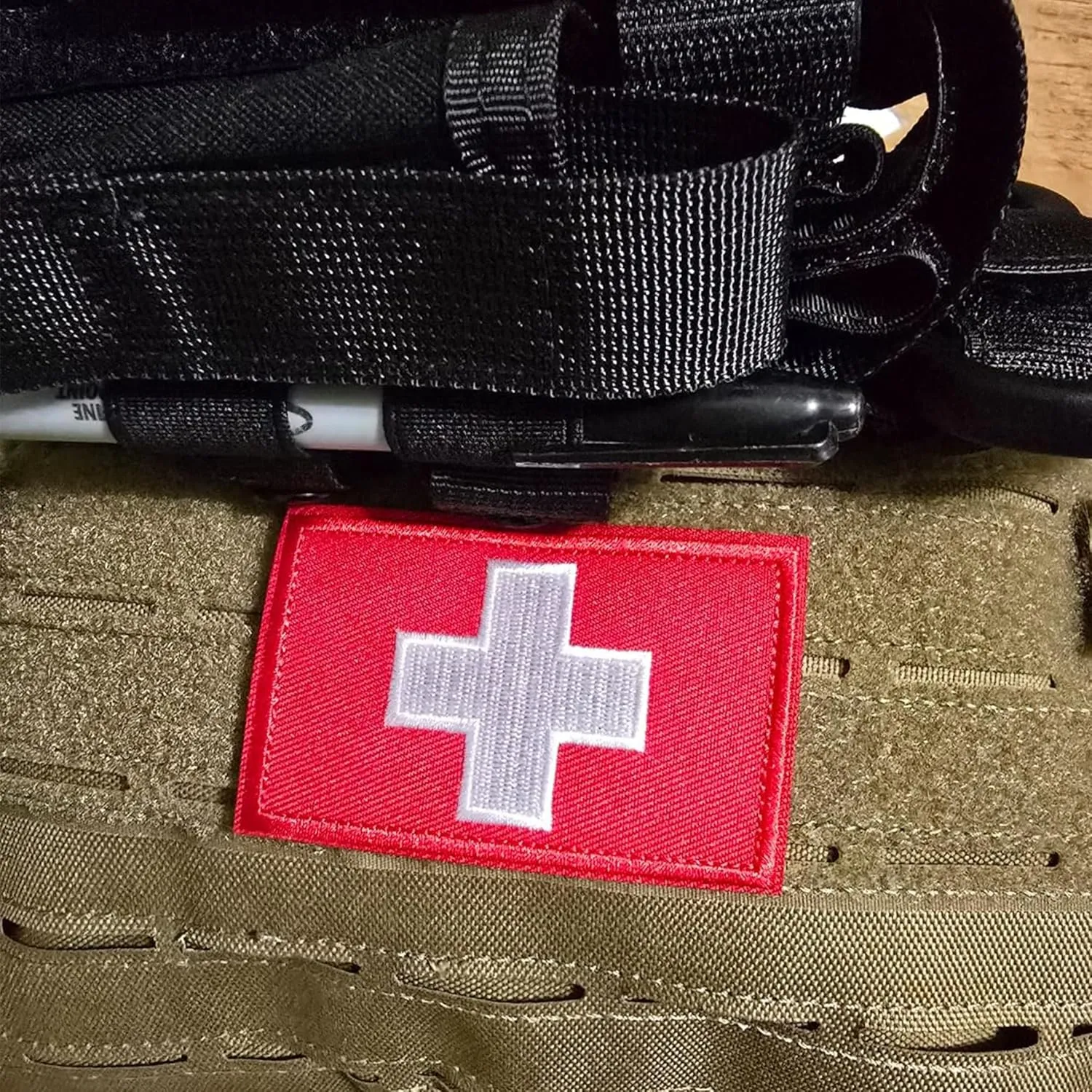 2 PCS First Aid Kit Patch, Medic Red Cross Patch Tactical Medical Patches for Packs Military Bags Backpacks Clothings Jackets Hats Pet Harness (Embroidered, 3x2 in)